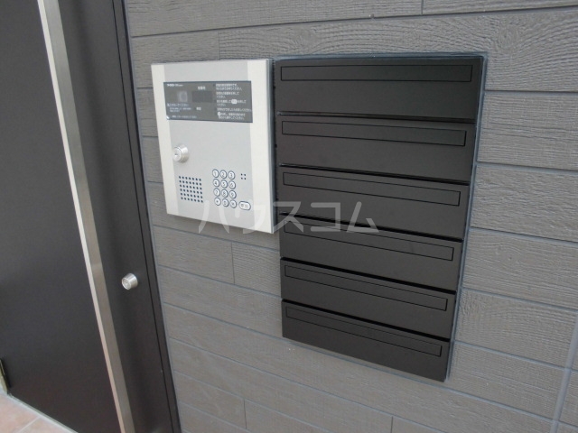 23/25 エントランス