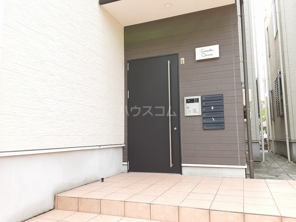 28/30 エントランス