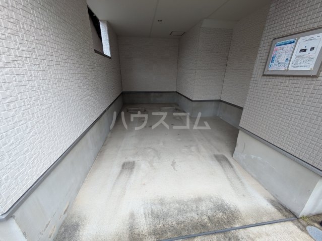 23/30 駐車場