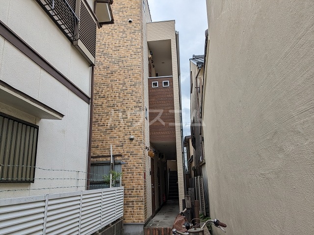 24/25 エントランス