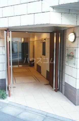 21/22 エントランス