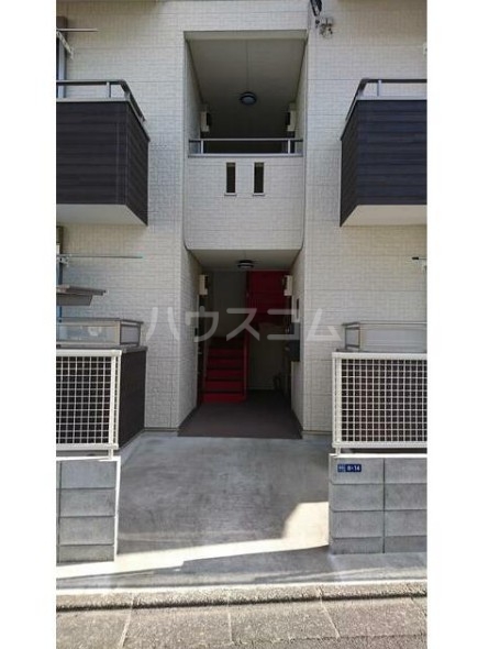 16/18 エントランス