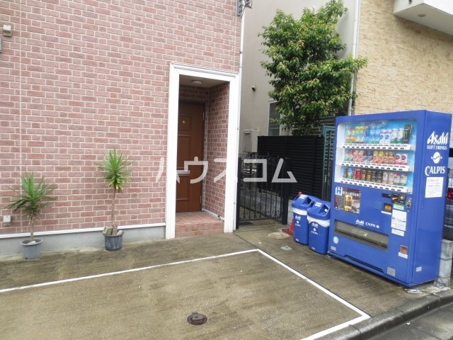26/30 エントランス