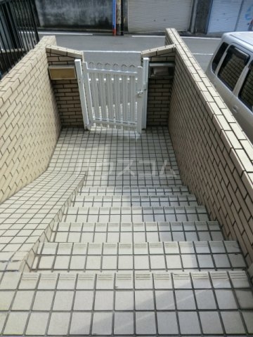 21/21 エントランス