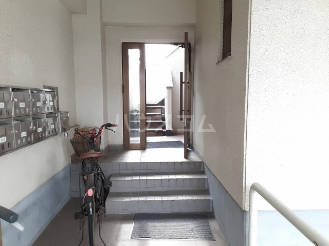 21/26 エントランス