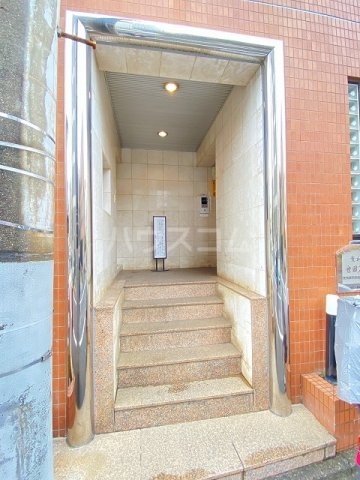 28/30 エントランス