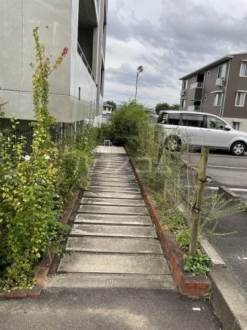 28/30 エントランス