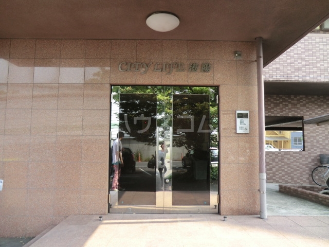 18/28 エントランス