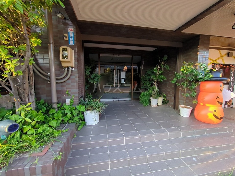 22/26 エントランス