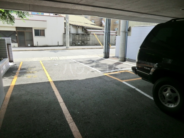 18/28 駐車場
