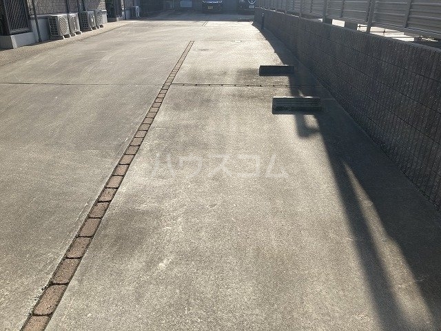 27/30 駐車場