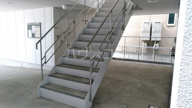 21/30 エントランス