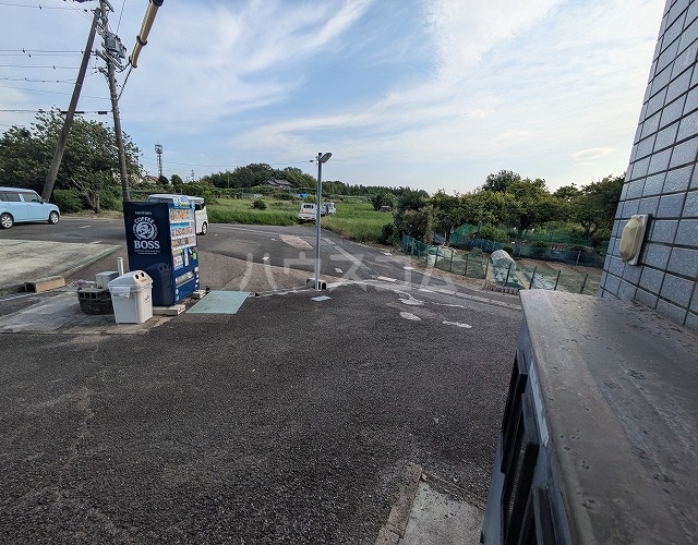 23/30 駐車場