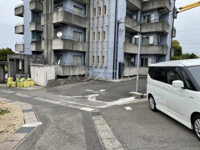 23/30 駐車場
