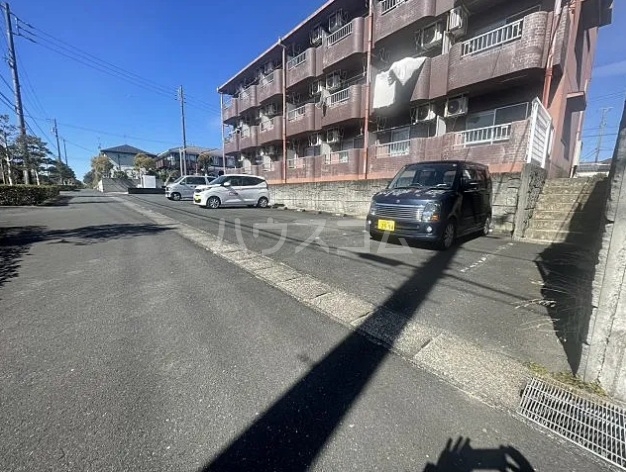 13/22 駐車場