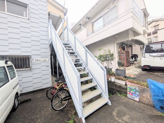 21/30 エントランス