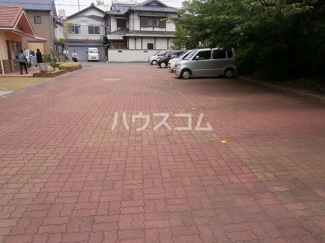 2/5 駐車場