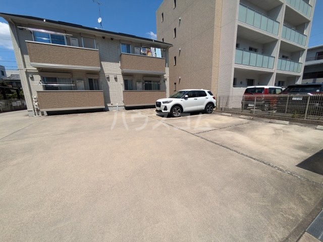 27/30 駐車場