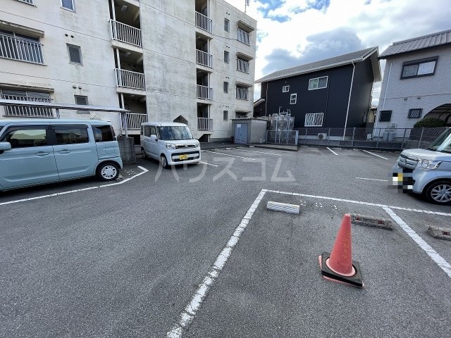 23/30 駐車場