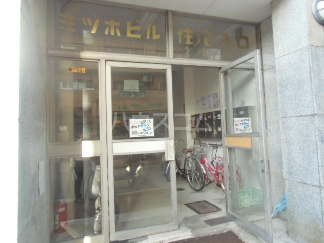 28/30 エントランス