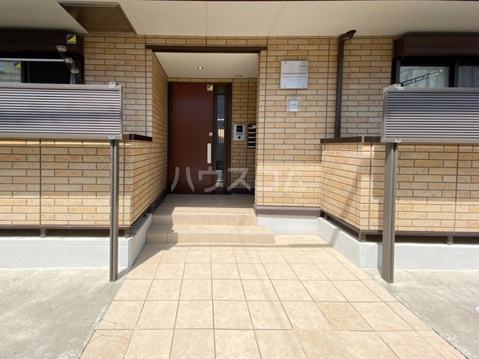 21/30 エントランス