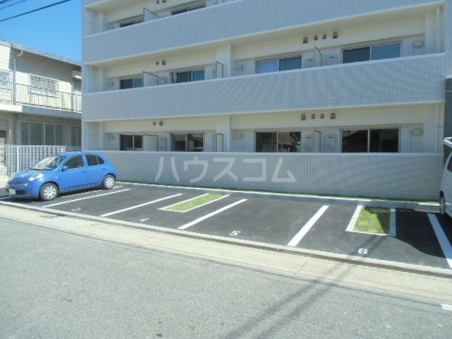 2/5 駐車場