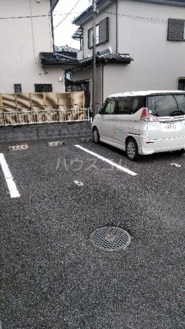 23/30 駐車場