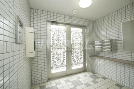 28/30 エントランス