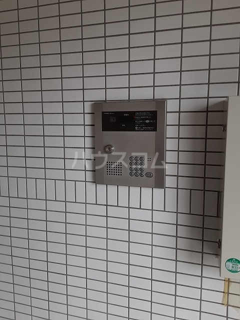 26/30 エントランス