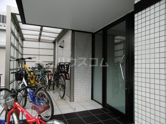 24/27 エントランス