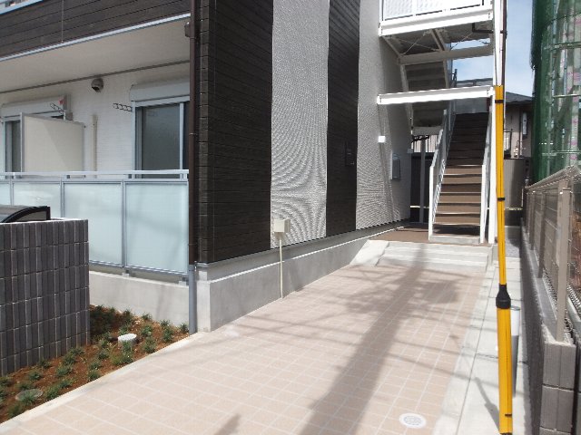 24/25 エントランス