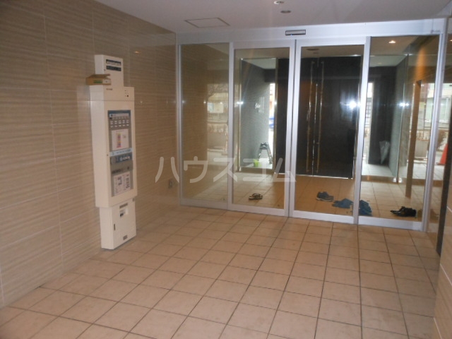 27/30 エントランス