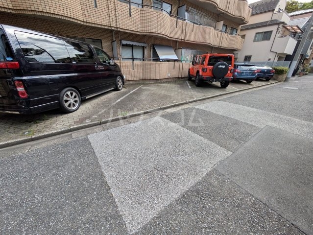 26/30 駐車場
