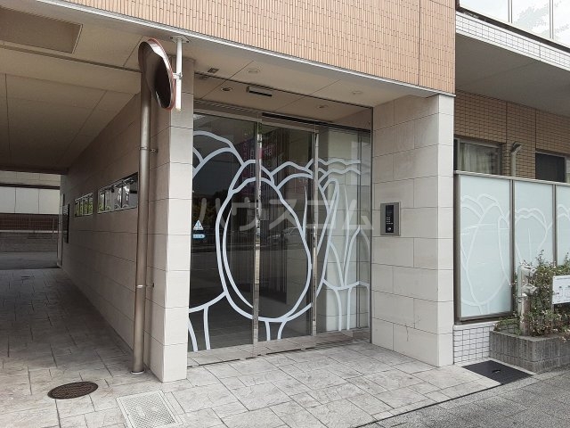 24/30 エントランス