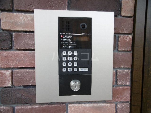 19/27 エントランス