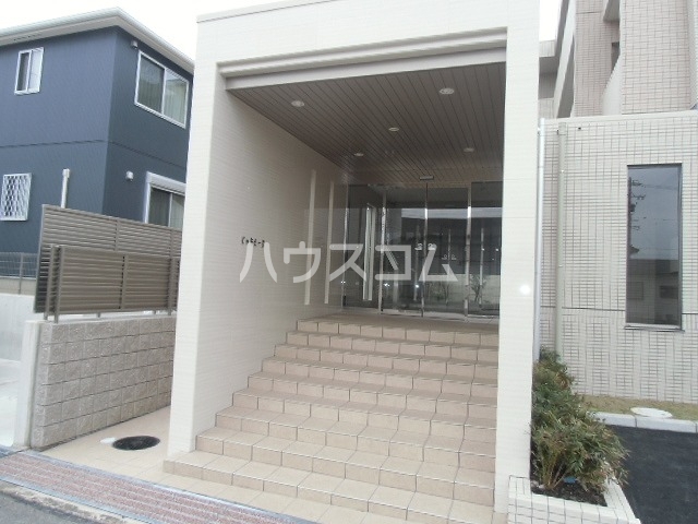 26/30 エントランス