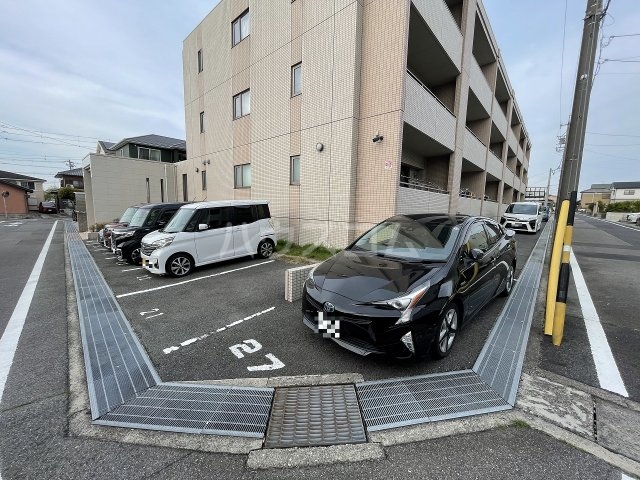 2/4 駐車場