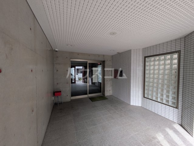 22/28 エントランス