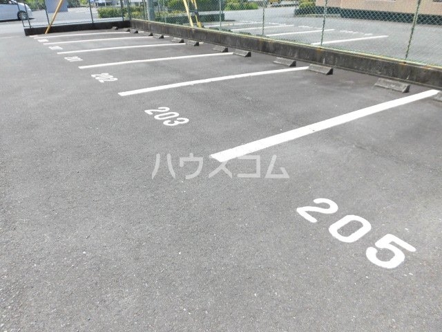 22/27 駐車場