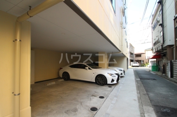 18/28 駐車場