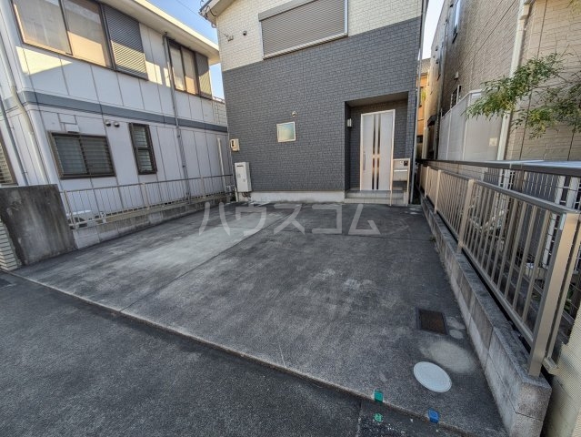 27/30 駐車場