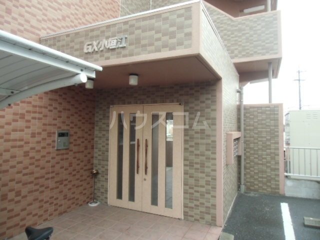 26/30 エントランス