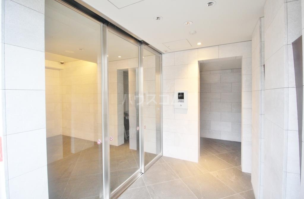 21/22 エントランス