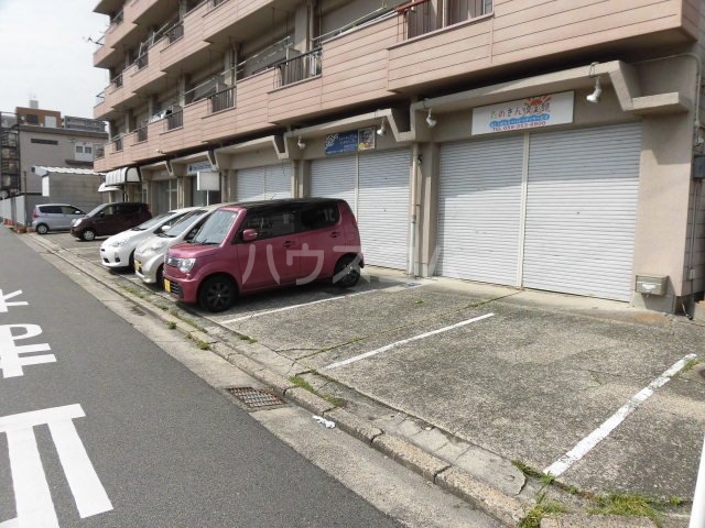 23/28 駐車場