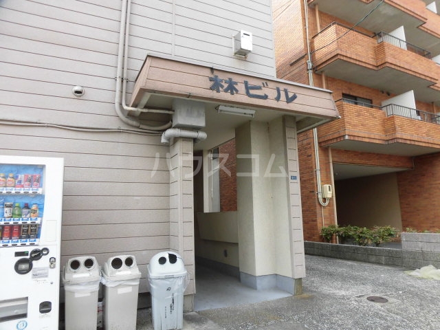 22/28 エントランス