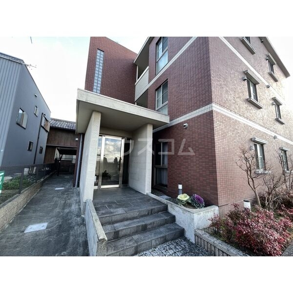 14/18 エントランス