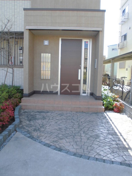 16/27 エントランス