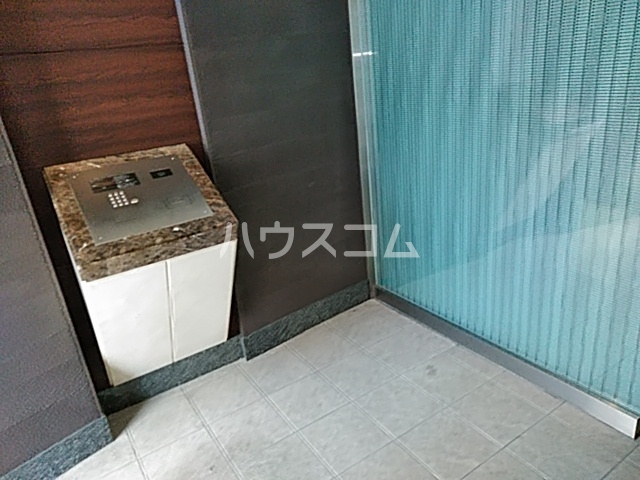 26/30 エントランス