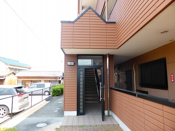 24/30 エントランス