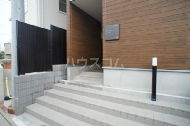 21/30 エントランス